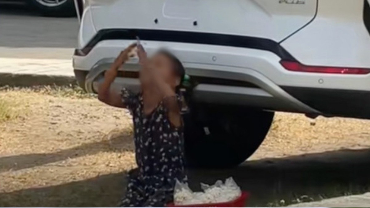 VIDEO ¡Conmovedor! Pequeña pide ayuda extra a Dios antes de vender sus dulces