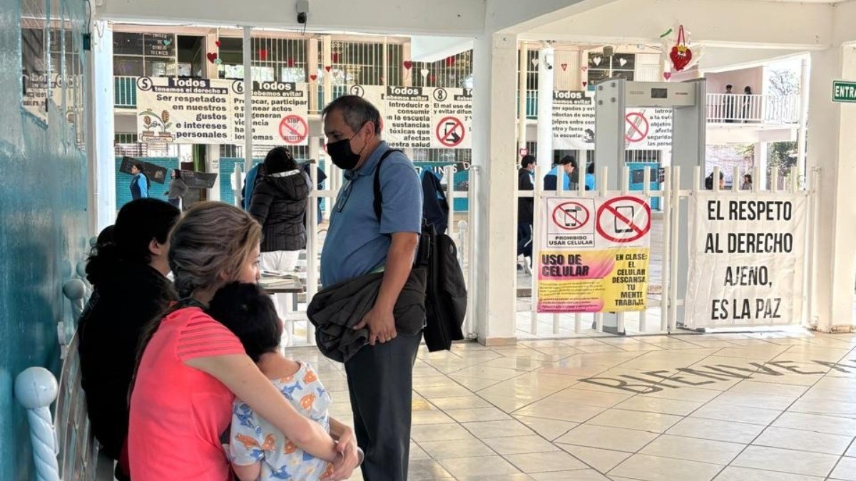Uso de cubrebocas en esta secundaria de León es obligatorio ante posible caso de sarampión