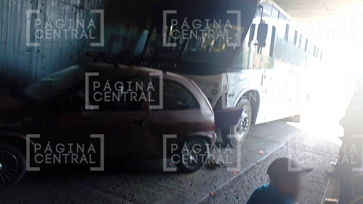 Camión ocasiona carambola entre tres autos en el Malecón del Río; así ocurrió todo