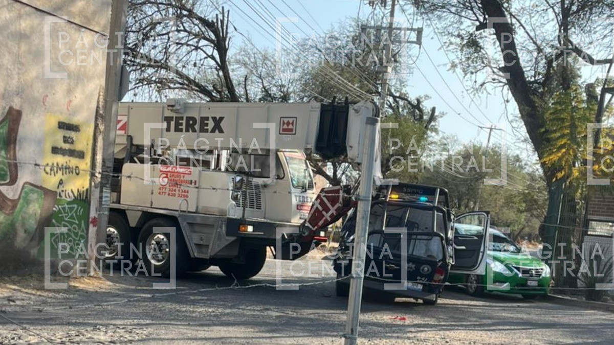 Patrulla de León choca contra grúa en El Mayorazgo; reportan solo daños materiales