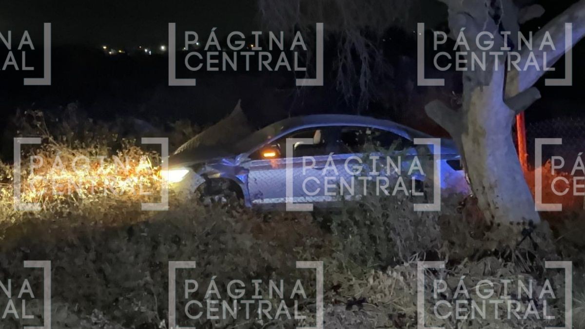 VIDEO En plena carretera: Conductor muere tras perder el control y chocar 