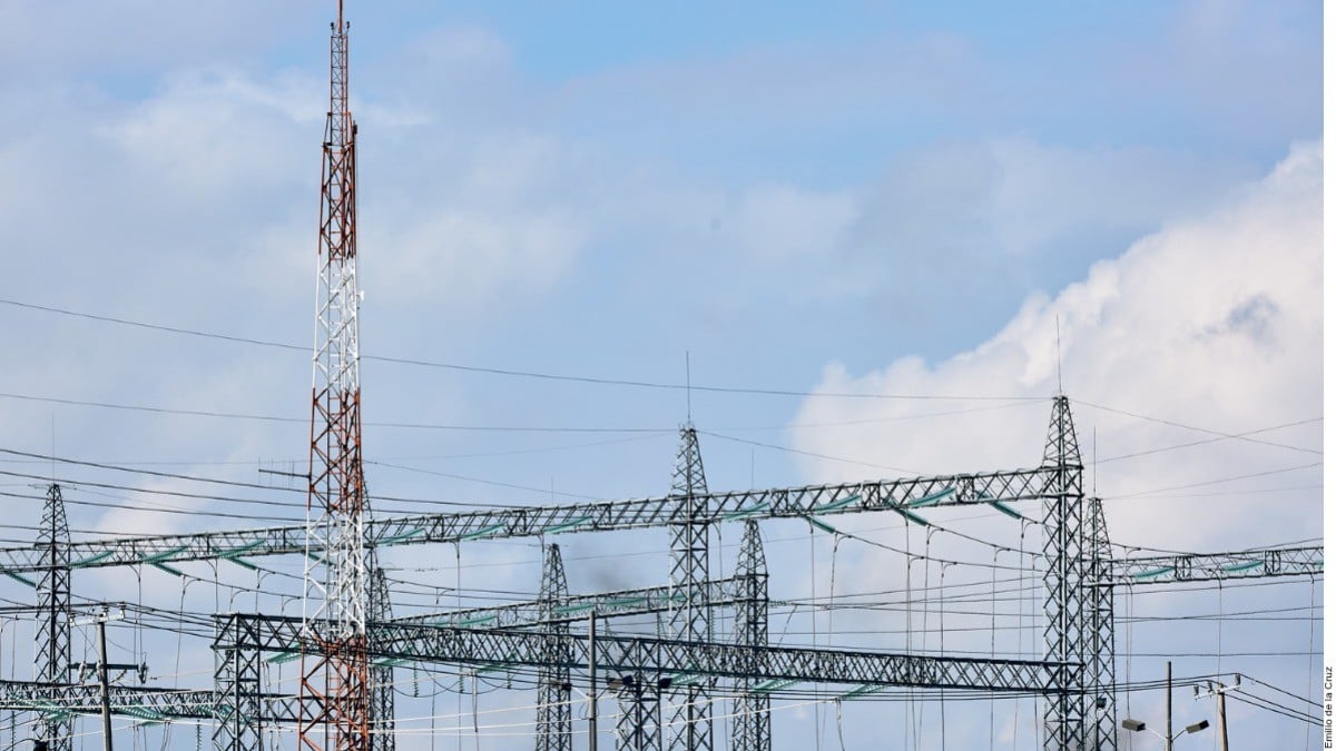 Emite CFE 1,500 mdd para refinanciar deuda