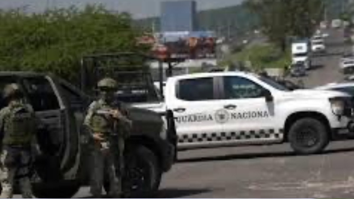 ¡De película! Detenido logra robar armas y patrulla a Guardia Nacional