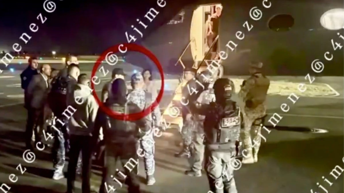 VIDEO Así soldados escoltaron a Ángela Aguilar y a Nodal a su avión después de balacera