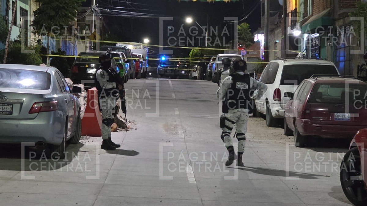 Hombres platicaban en la San Marcos y les disparan; uno fallece en el lugar