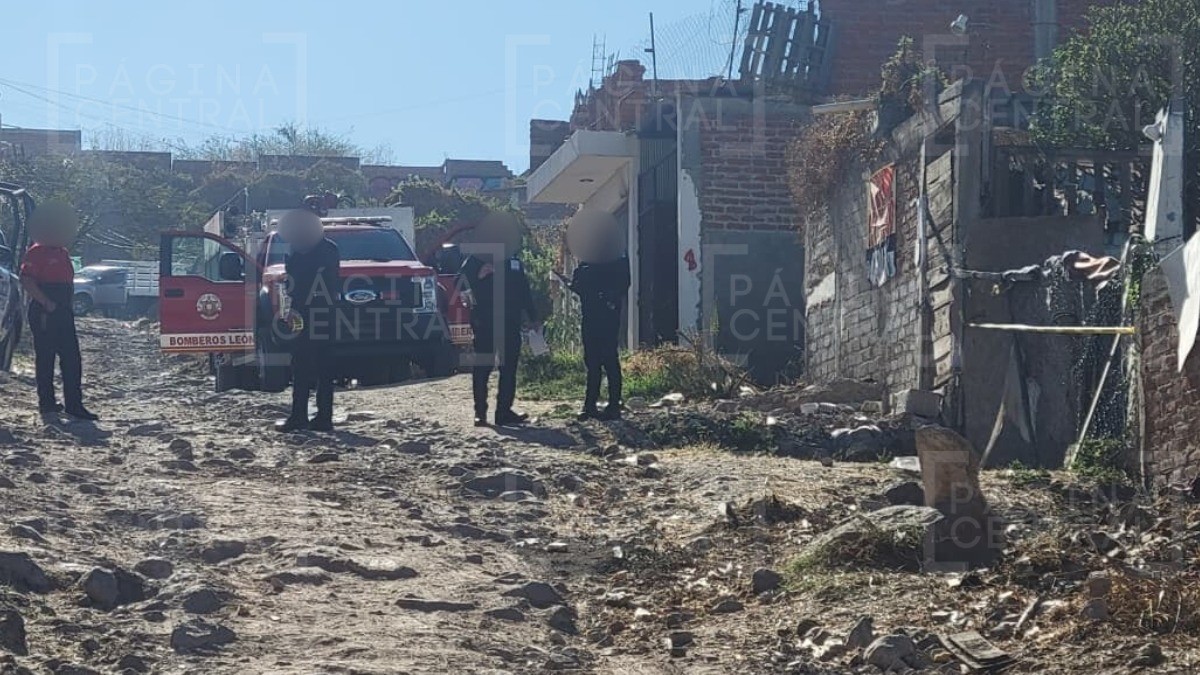 Arde casa durante la madrugada, José de Jesús intentó refugiarse pero murió en el patio