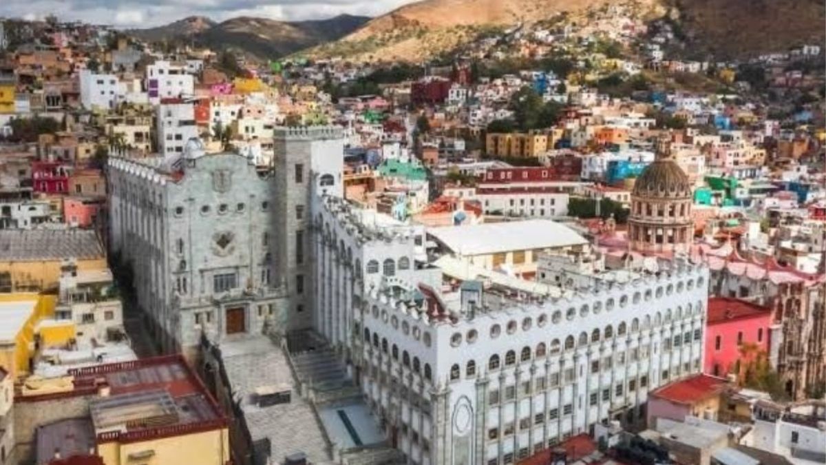 ¡Atención! Universidad de Guanajuato suspende clases por bloqueos e incendios