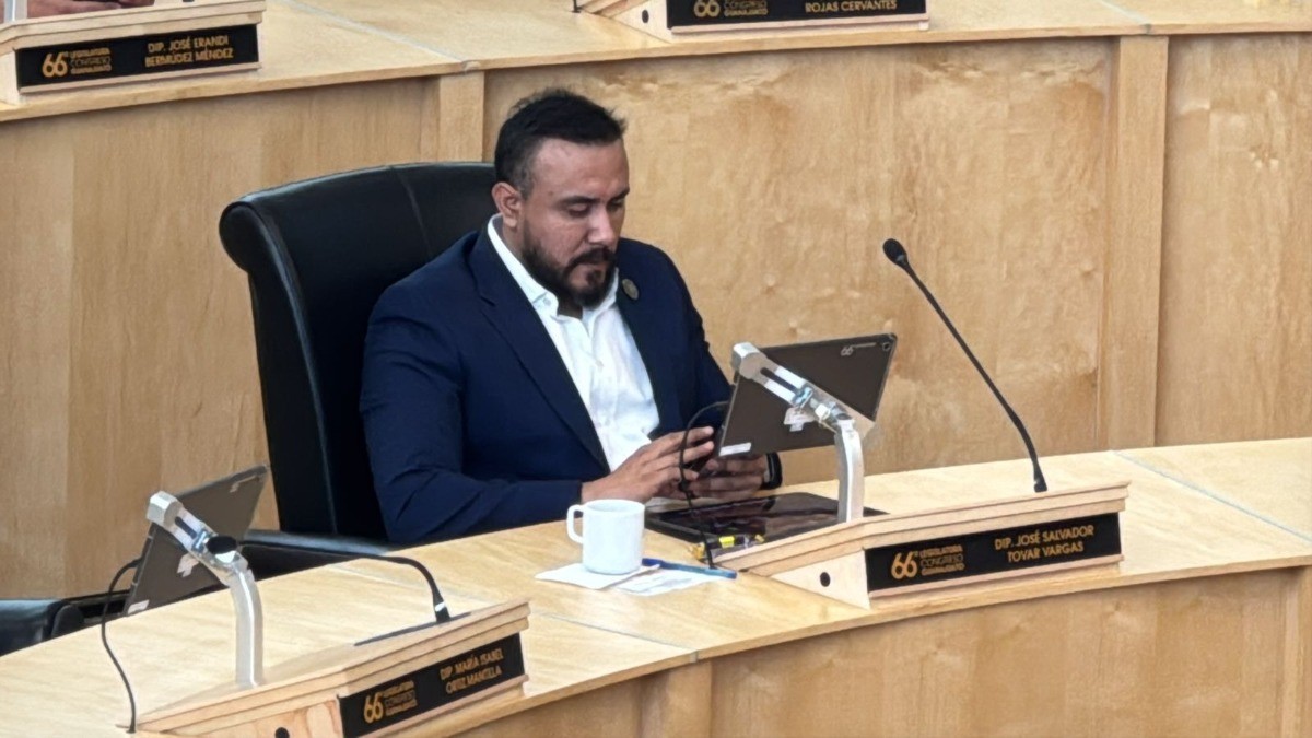 ¡Del PAN a Morena! El diputado Salvador Tovar oficializa su incorporación a la bancada guinda