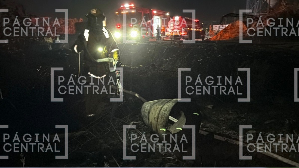 ¡Incendio causa estragos! A cenizas se redujo bodega en Urbivilla del Roble