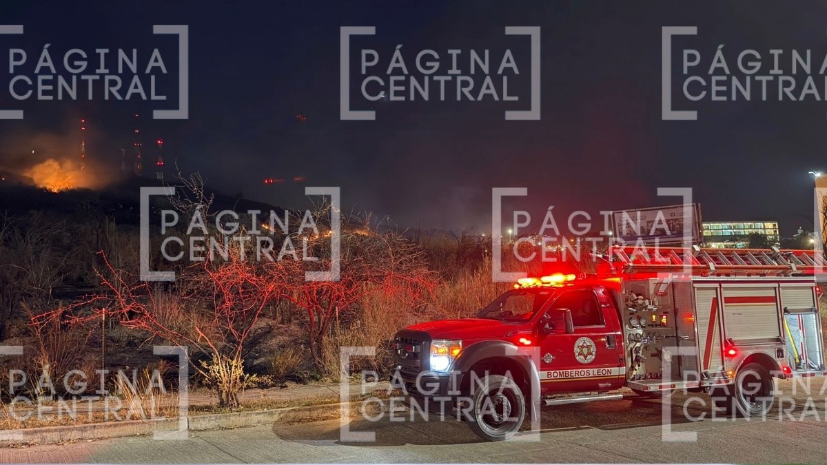 VIDEOS ¿Qué se quema en León? Arde pastizal en Cerro Gordo provocando fuerte incendio