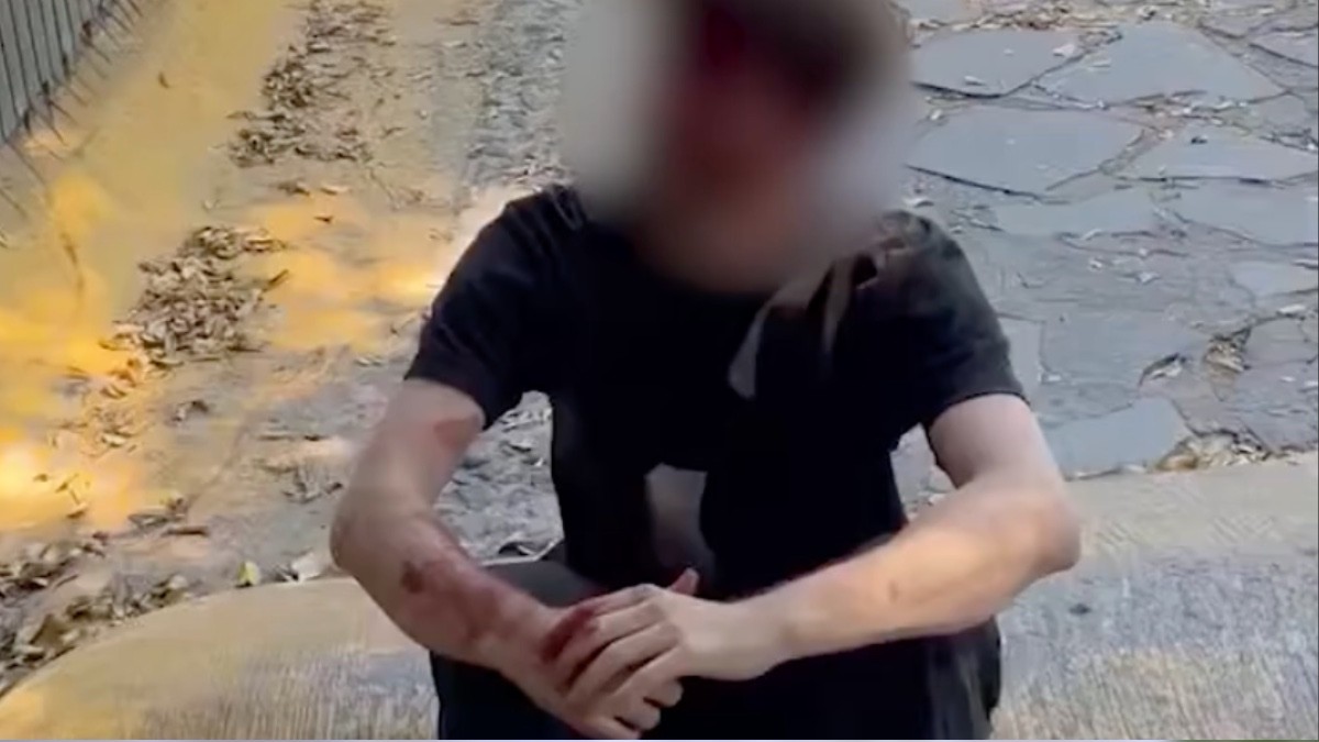 VIDEO Dan golpiza a estudiante italiano en presunto funeral de 'El Mencho'