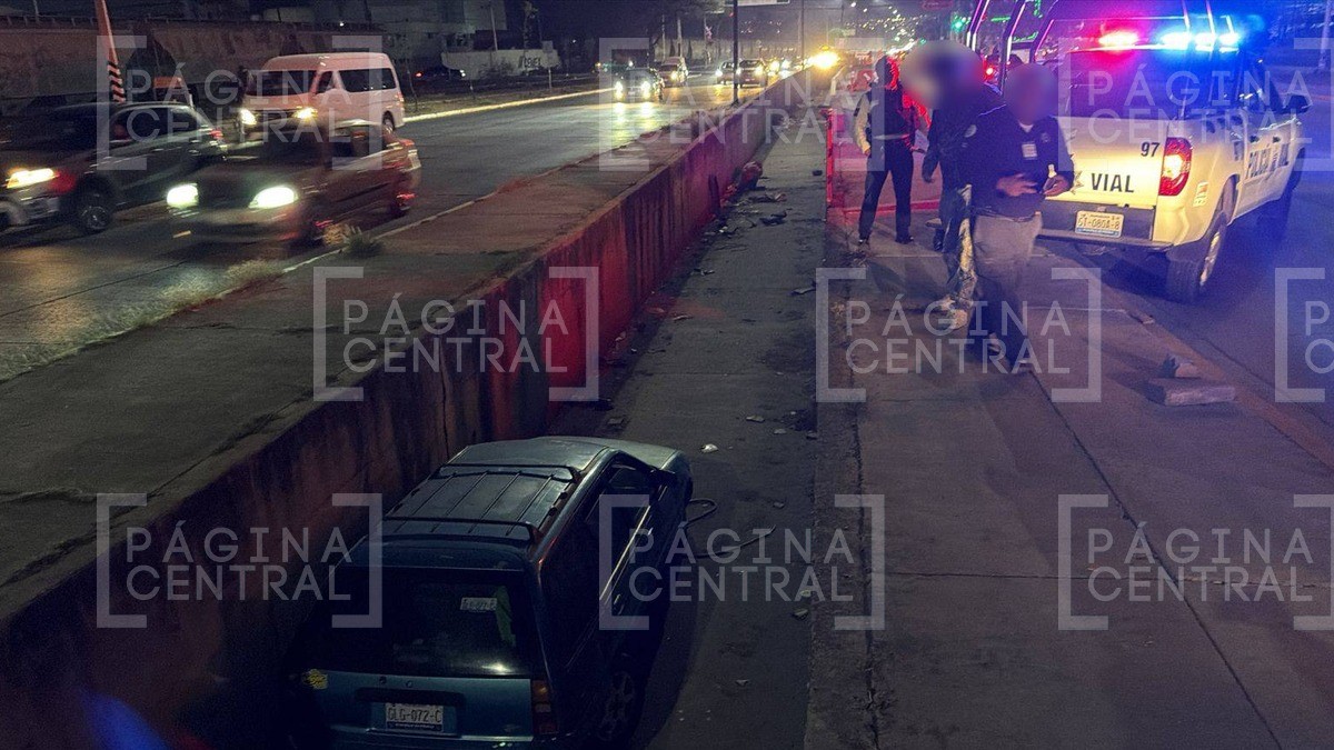 Conductor pierde el control y cae al cauce en el bulevar Timoteo Lozano
