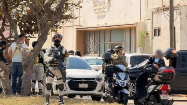 Comando irrumpe en oficinas y ejecuta a cinco personas; hay dos mujeres heridas