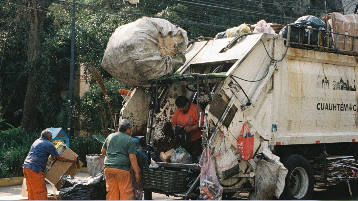 ¿Hasta en la basura? ONU advierte incursión del crimen organizado en el negocio de residuos