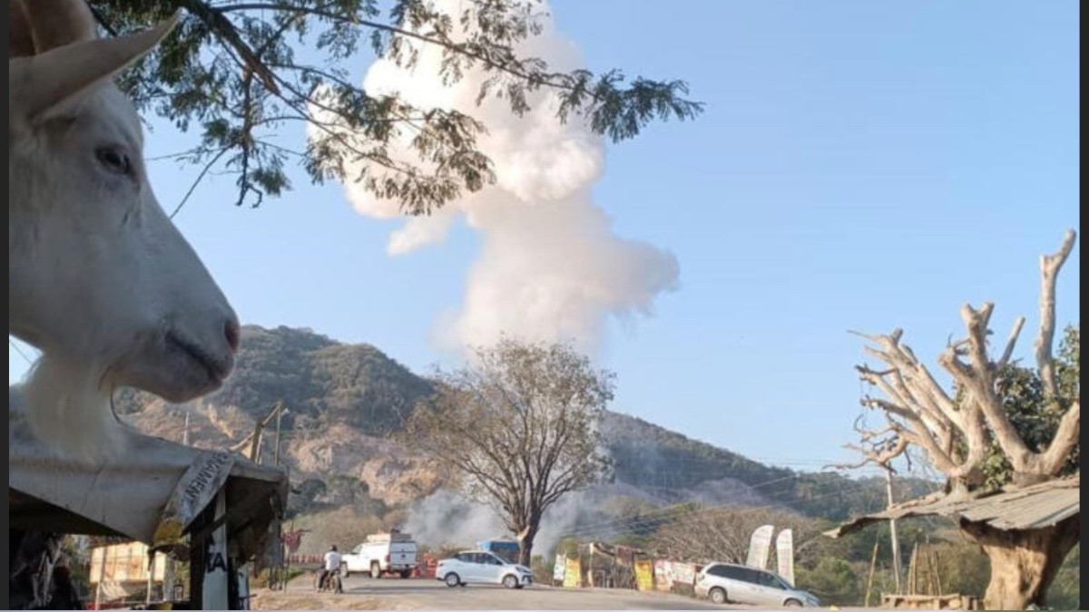 ¡Le cayó el puente encima! Muere campesino y trabajador se lesiona durante demolición
