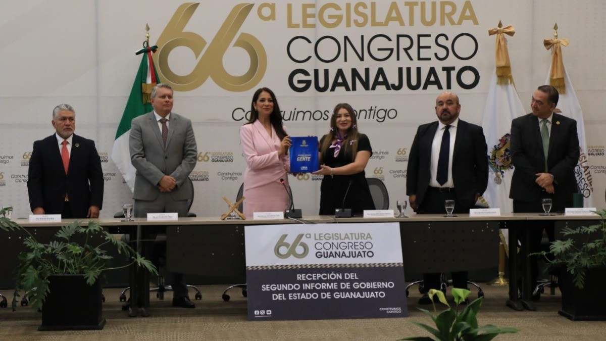Entrega Libia segundo informe de Gobierno en el Congreso de Guanajuato