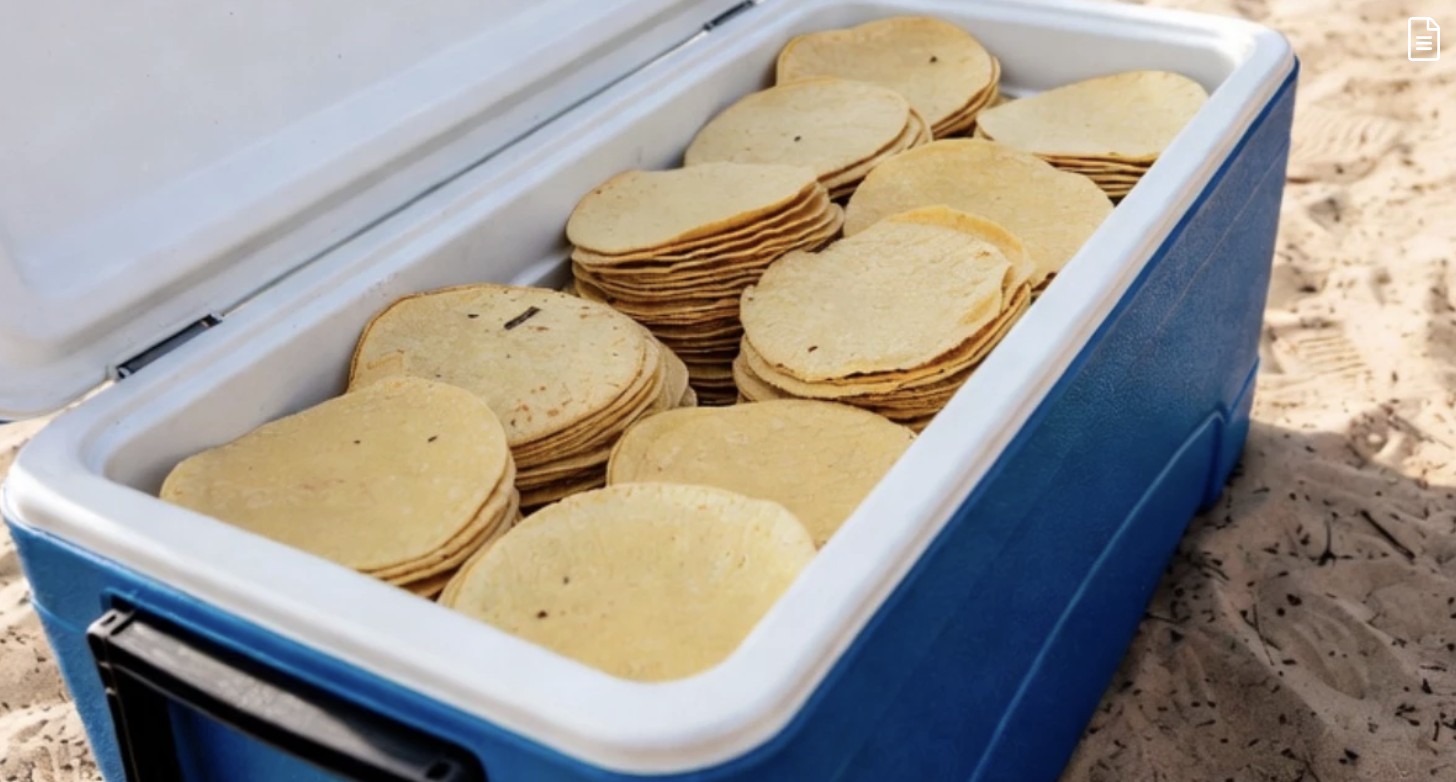 ¿Multan a comercios por vender tortillas en hieleras? Esto se sabe