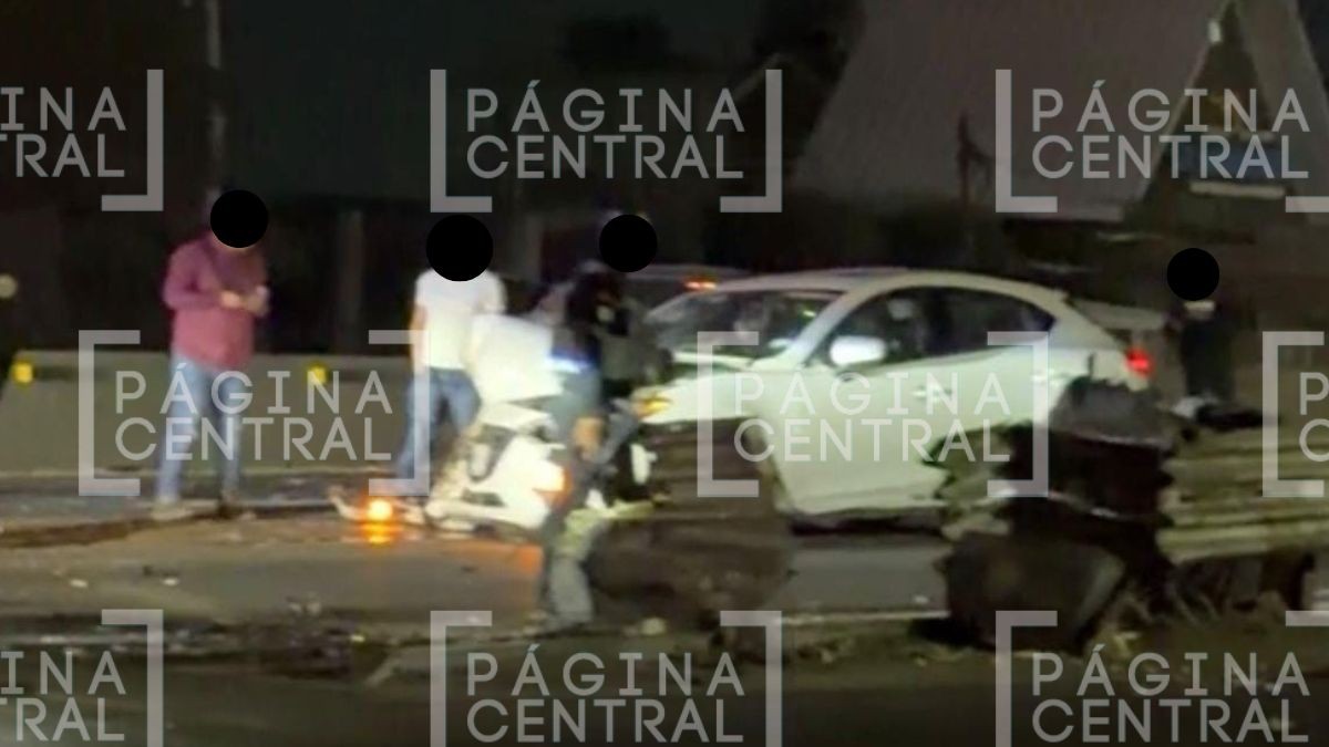 Accidente en la carretera 45 Silao - León deja auto destrozado