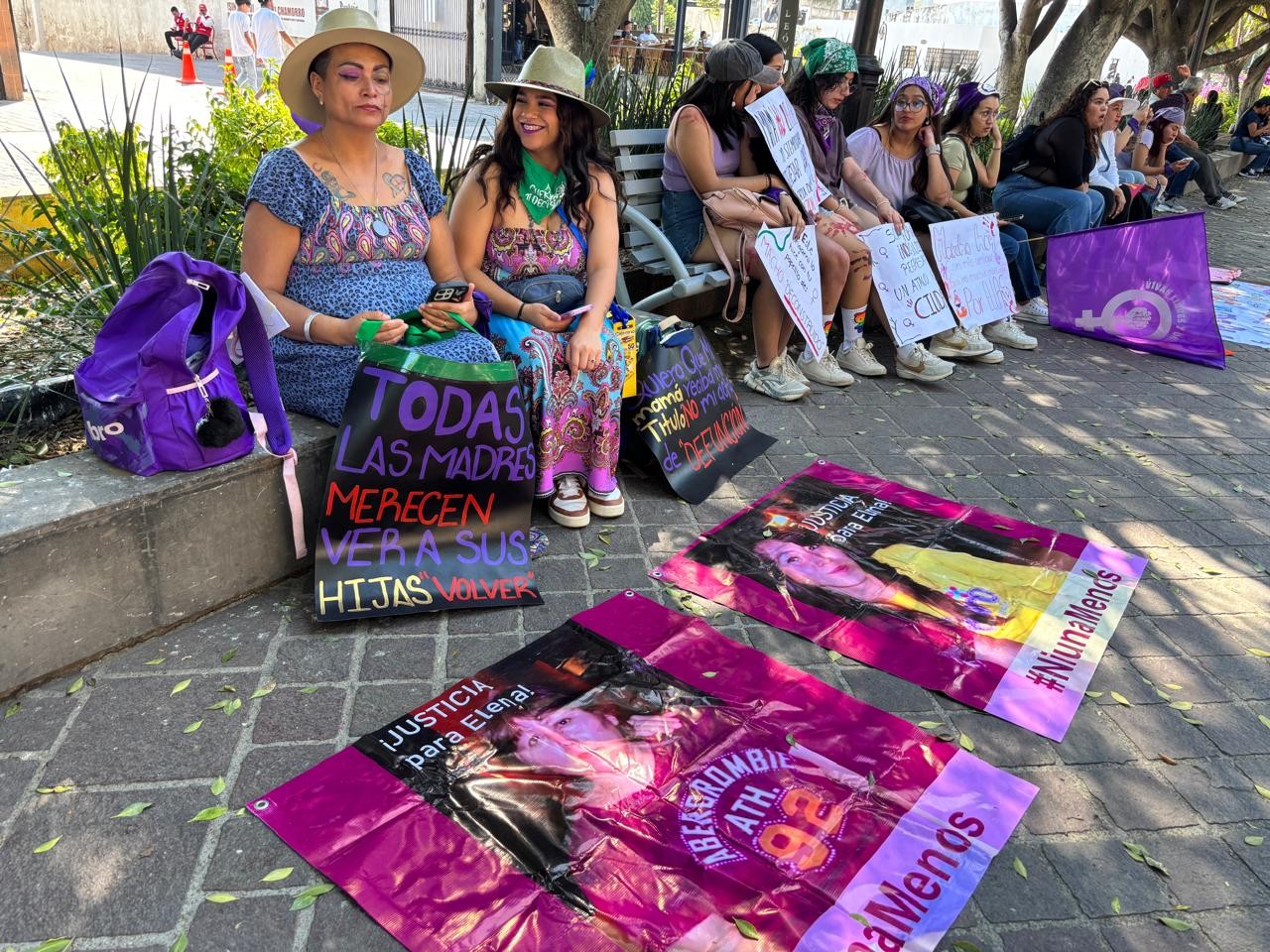 Marcha 8M León; inician protestas miles de mujeres en el Arco de la Calzada