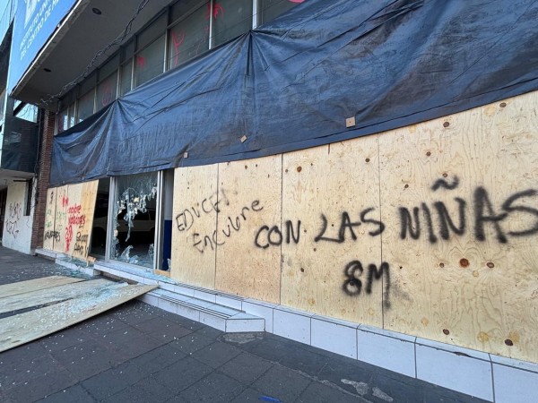 Marcha 8M León: pintas, videos rotos durante el trayecto
