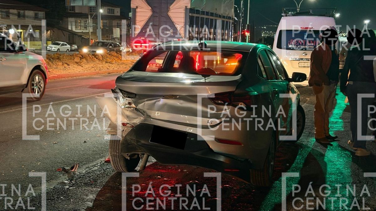 Conductor provoca fuerte choque en Libramiento Morelos