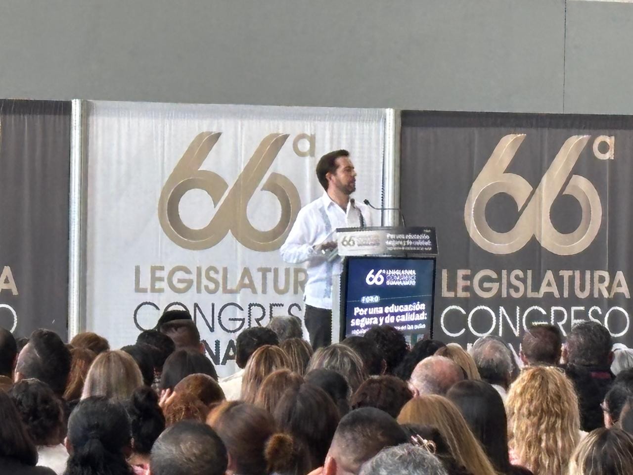 Uso de teléfonos en aulas de León: Busca Congreso regularlo