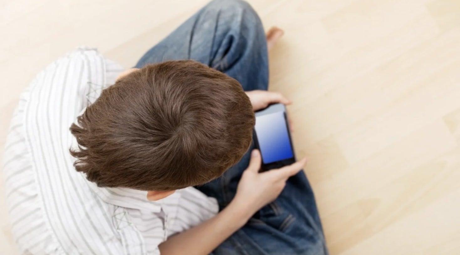 Huérfanos digitales: El riesgo de las pantallas en niños y adolescentes de México