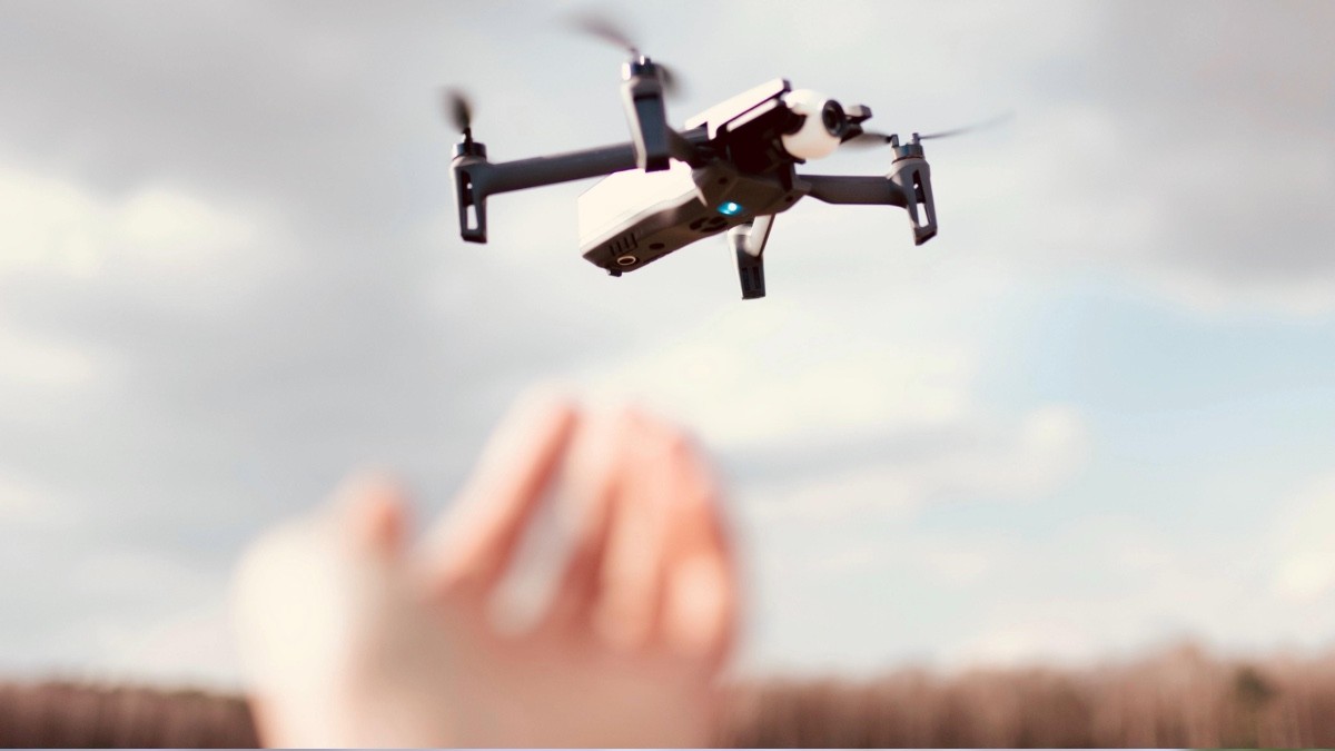Ataque con narco-drones: Deja agente herida