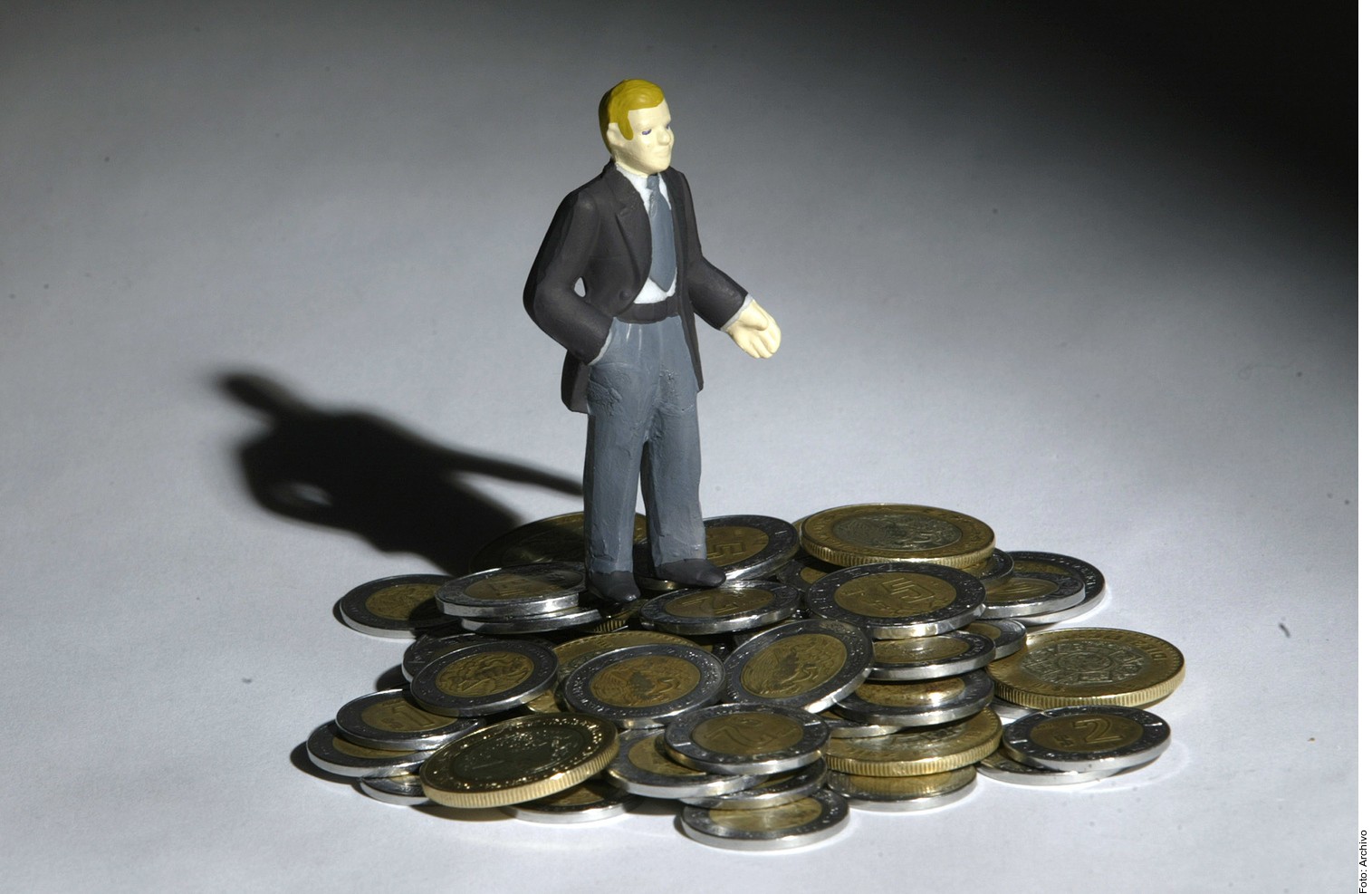 Rompe México regla de oro en finanzas públicas