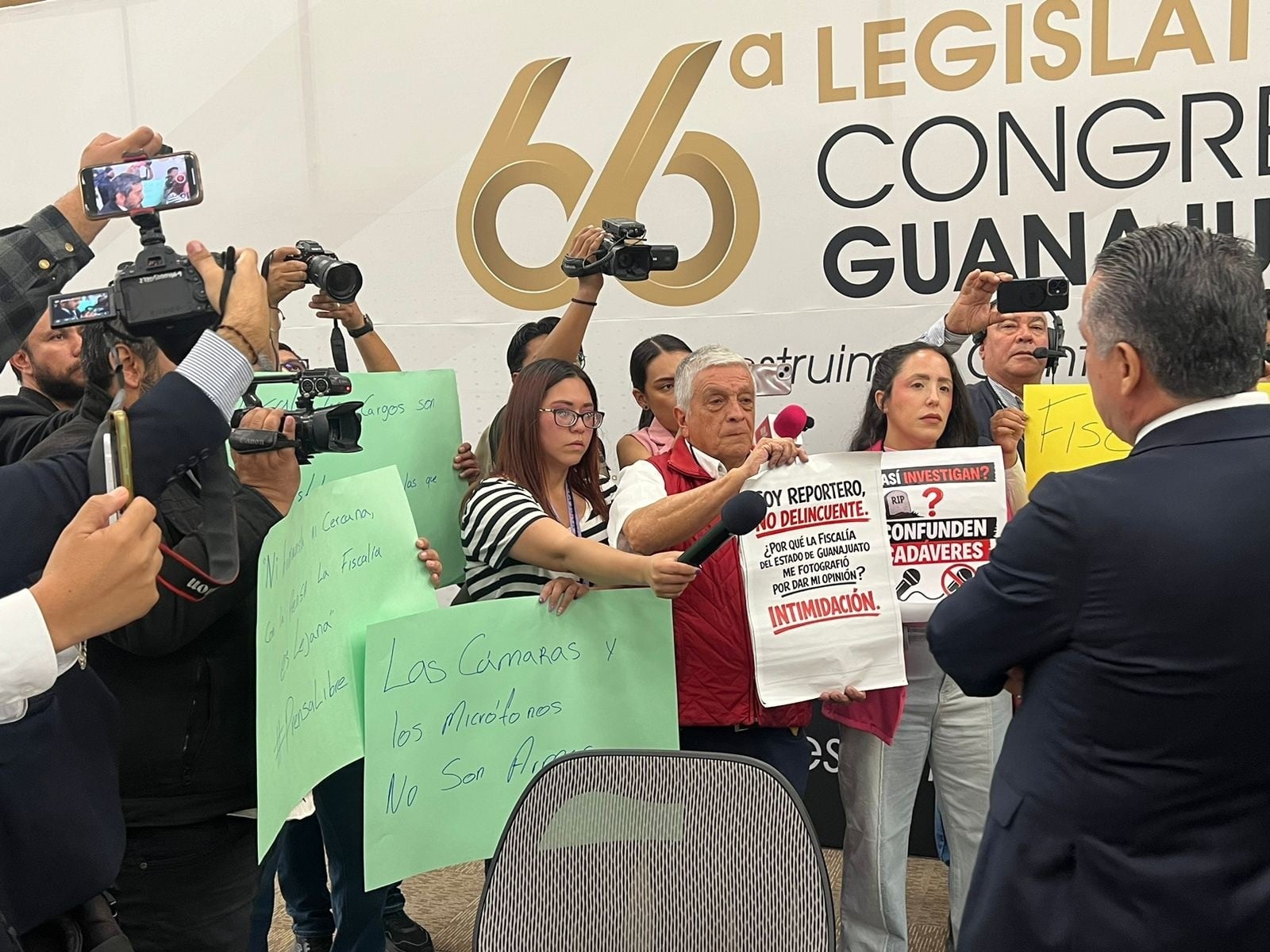 Protestan periodistas contra Fiscal Alatriste
