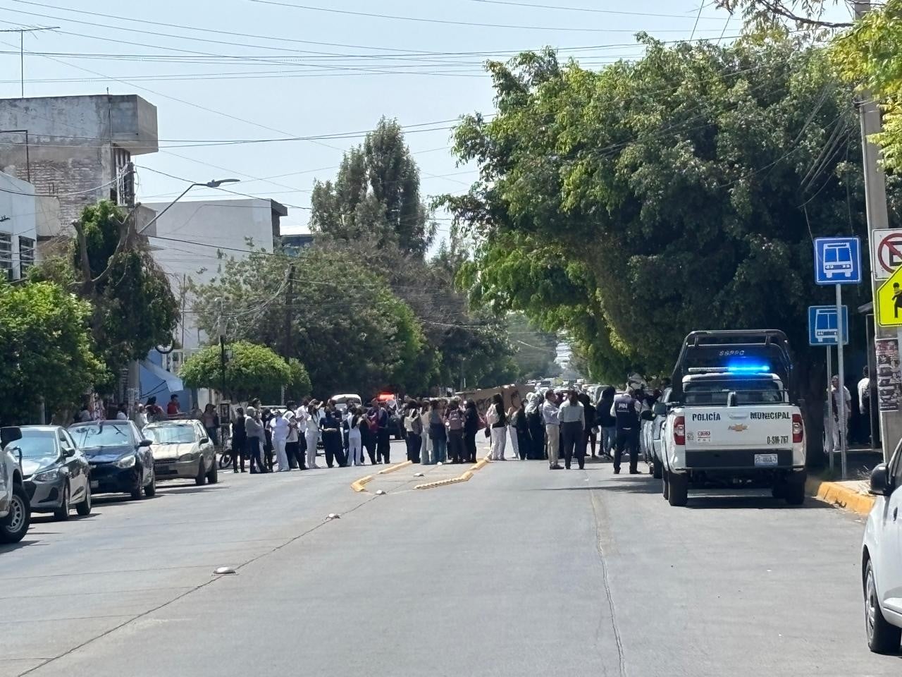 Estudiantes bloquean avenida Pradera en León Gto
