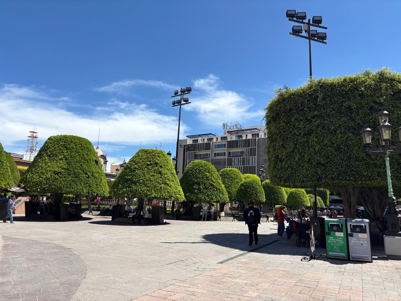 clima en León jueves 12 marzo 2026