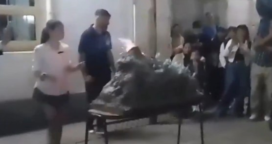 Explota experimento escolar de niña en Argentina