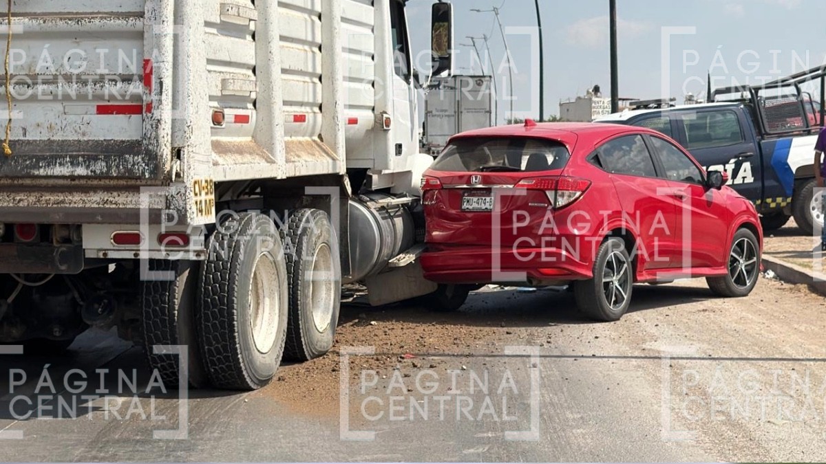 Choque en Eje Metropolitano: Trailer, tolva y camioneta los afectados