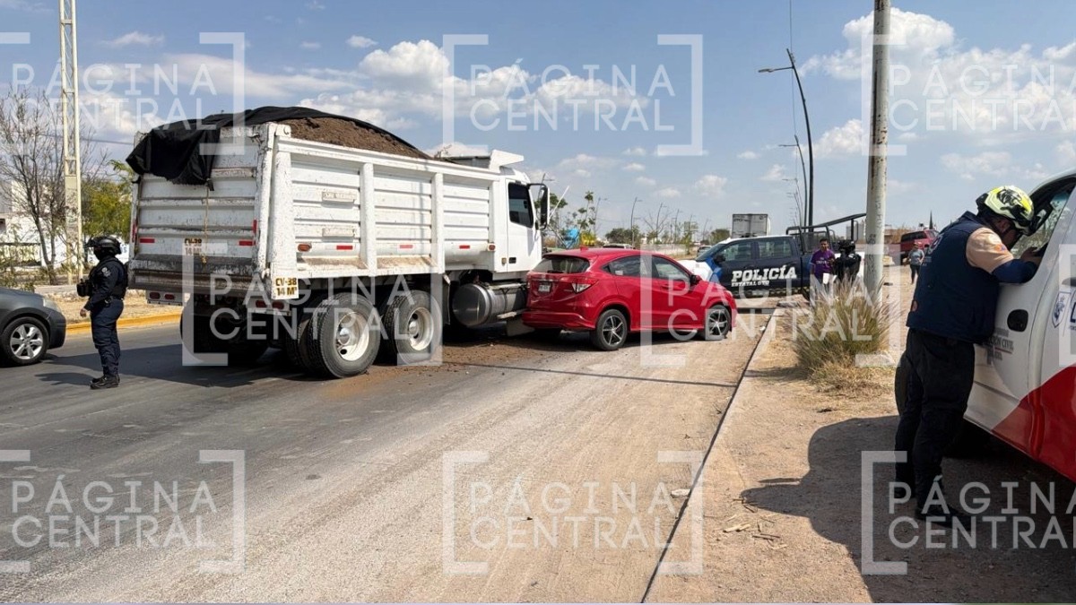 Choque en Eje Metropolitano: Trailer, tolva y camioneta los afectados