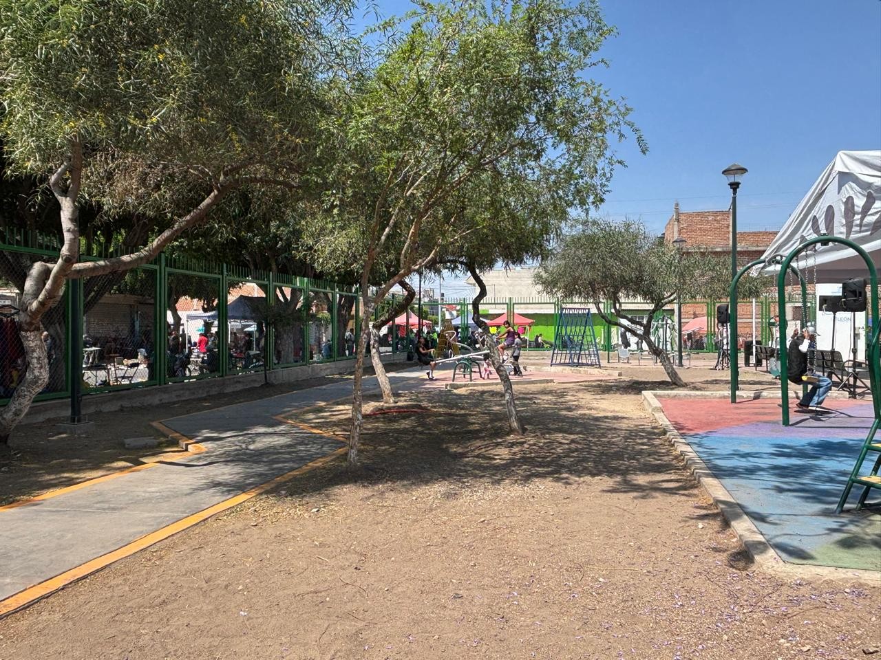 Ale Gutiérrez entrega espacios deportivos gestionados por vecinos de esta colonia