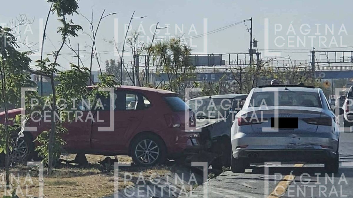 Accidente en Eje Metropolitano deja daños y caos vial