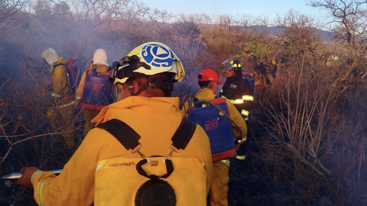 Controlan fuerte incendio en La Tambora; fuego devasta 40 hectáreas de pastizal