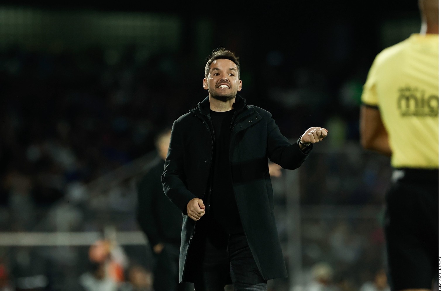 Habría amenazado Nicolás Larcamón a la árbitra Karen Díaz