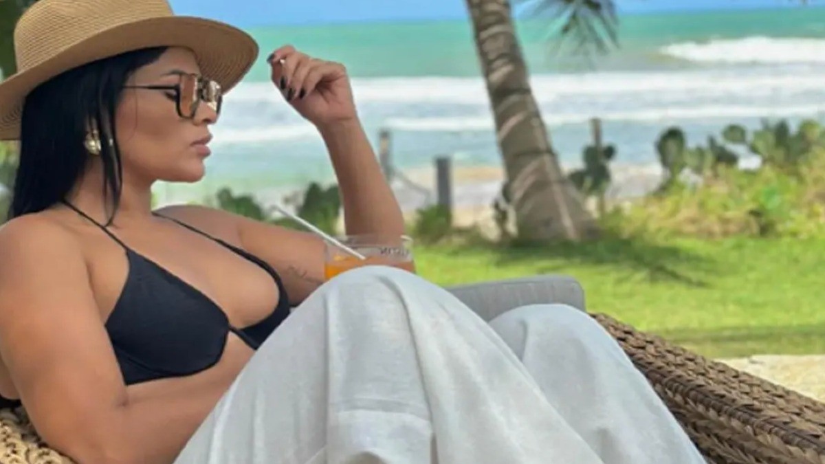 Flávia Barros