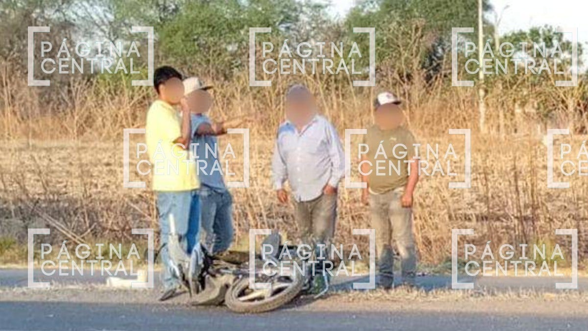 Carambola deja un motociclista muerto y vehículo volcado; no hallan a tripulantes