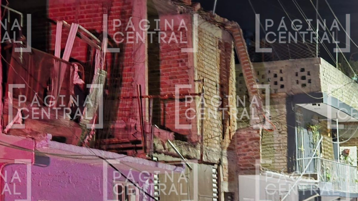 VIDEO Barda colapsó: Menor cae del tercer piso de su casa en León