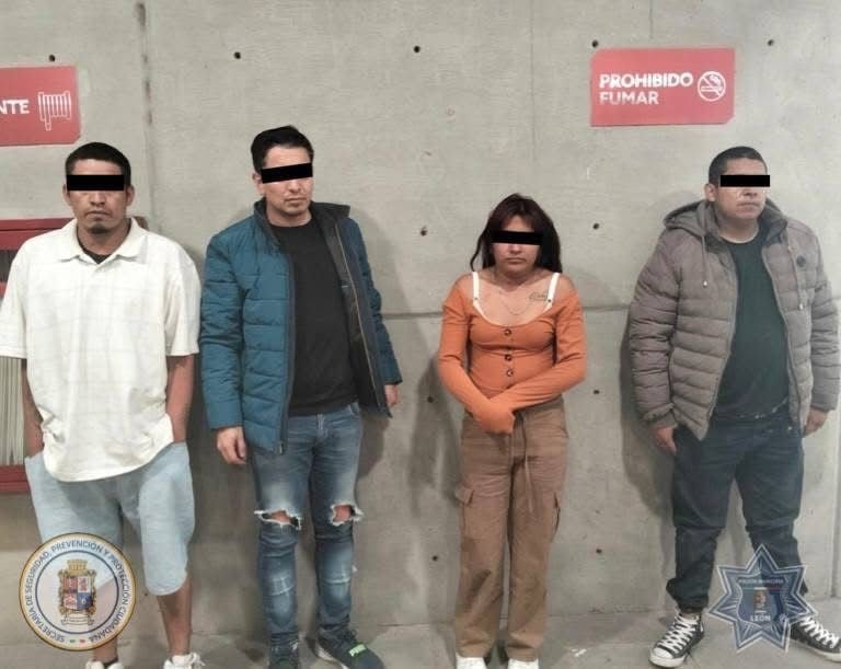 ¡Detenidos por robo! Capturan a 4 por asalto a camión de paquetería