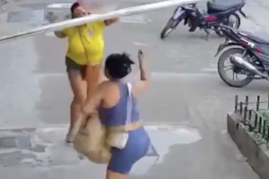 VIDEO ¡Pelea con cuchillo! Mujeres se enfrentan en plena calle, una muere