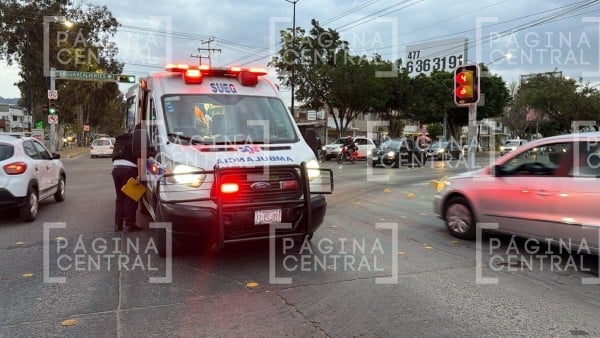 Camioneta impacta a motociclista en Francisco Villa y le provoca heridas de gravedad