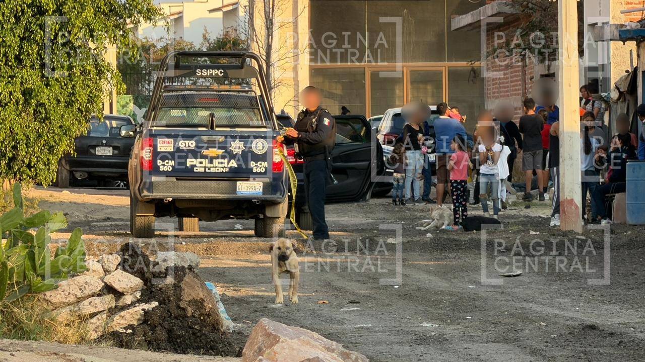 Muere adulto mayor en la vía pública mientras era trasladado a un hospital en León