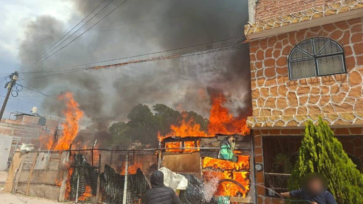 Incendio en El Potrero origina una intensa movilización