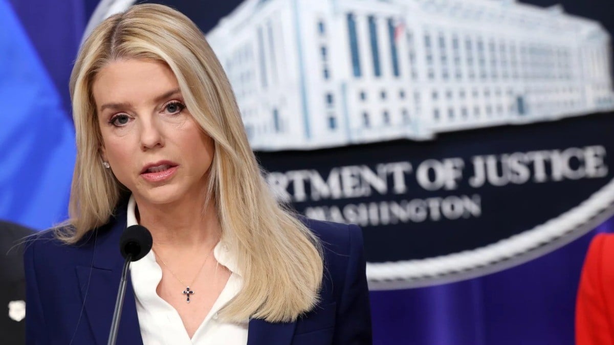 Abandona fiscal general de EU, Pam Bondi, el cargo