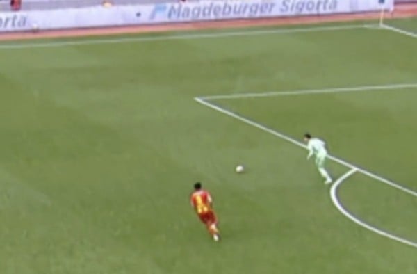 VIDEO ¡De arco a arco! Portero anota un gol histórico en esta la liga