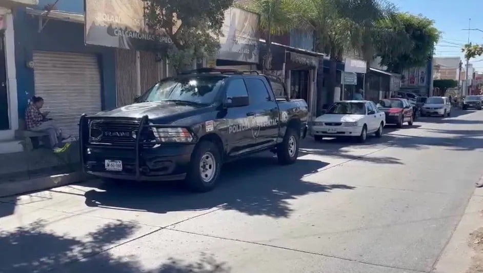 Frente a salón de fiestas: Ataque armado deja a 3 hombres sin vida